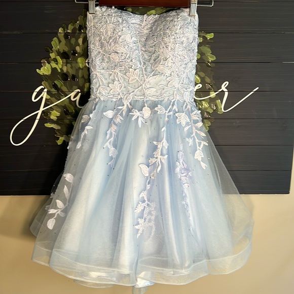 SALE🎉. Amelia Couture short formal - Picture 1 of 10